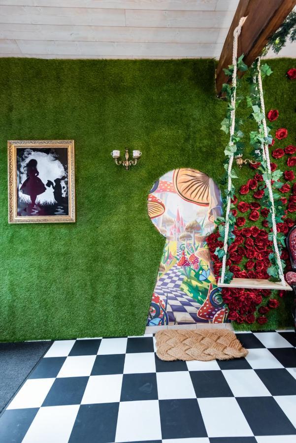 Insolite Alice In Wonderland Gujan-Mestras Ngoại thất bức ảnh