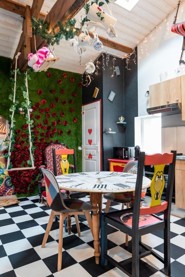 Insolite Alice In Wonderland Gujan-Mestras Ngoại thất bức ảnh