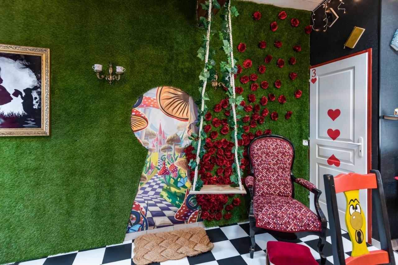 Insolite Alice In Wonderland Gujan-Mestras Ngoại thất bức ảnh