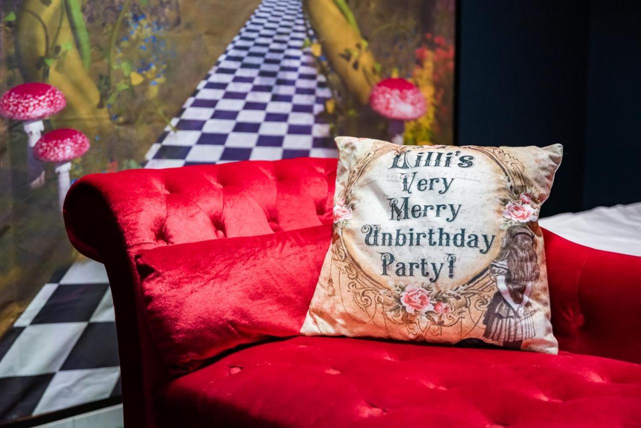 Insolite Alice In Wonderland Gujan-Mestras Ngoại thất bức ảnh