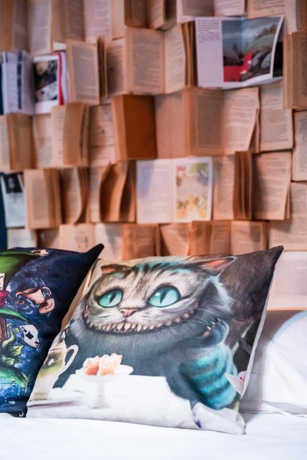 Insolite Alice In Wonderland Gujan-Mestras Ngoại thất bức ảnh